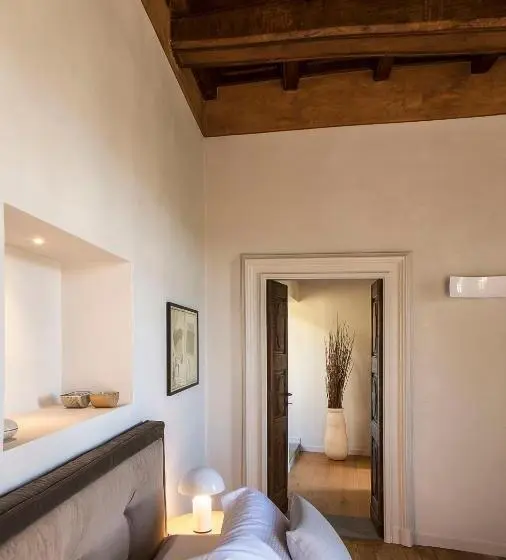 Juniorsviitti Allasnäkymä, Relais Villa Del Borgo