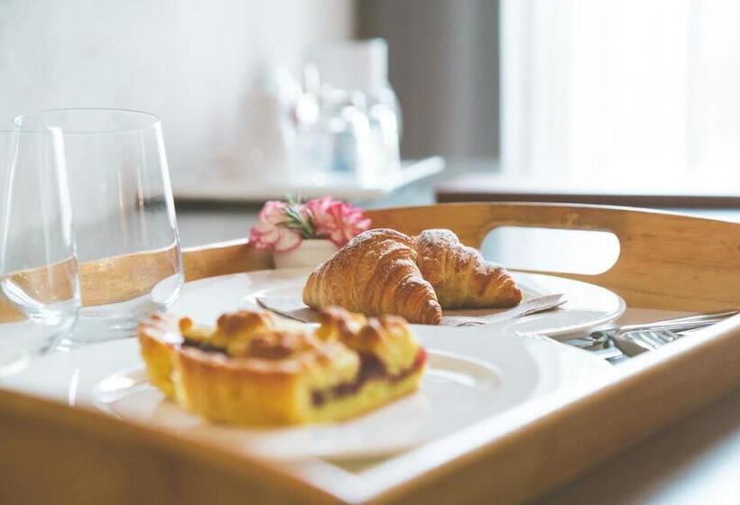 Номер Стандарт с Балконом, Relais Villa Del Borgo