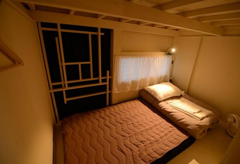 Кровать в Общей Комнате, Taketa Ekimae Hostel Cue