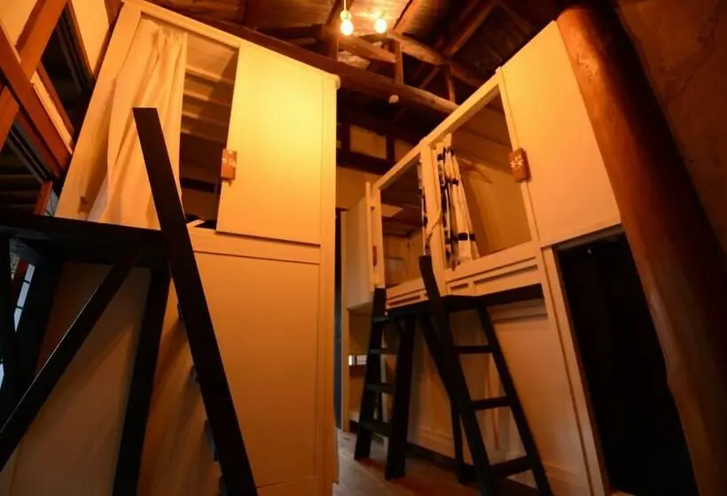 ルームシェアのワンベッド, Taketa Ekimae Hostel Cue