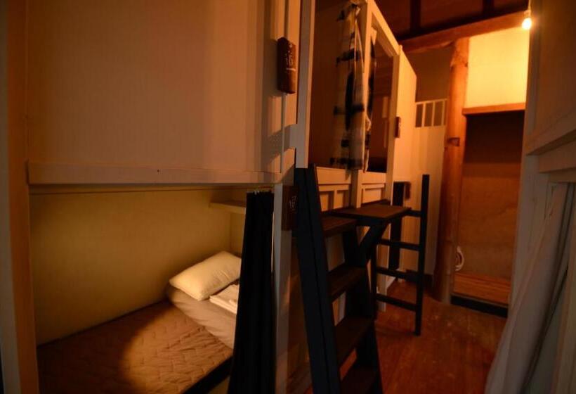 家庭间, Taketa Ekimae Hostel Cue