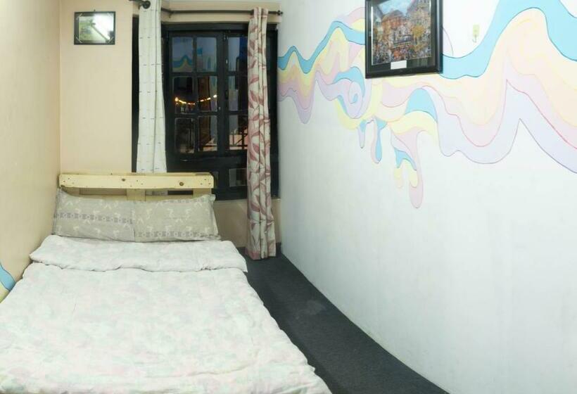 اتاق استاندارد, Wander Thirst