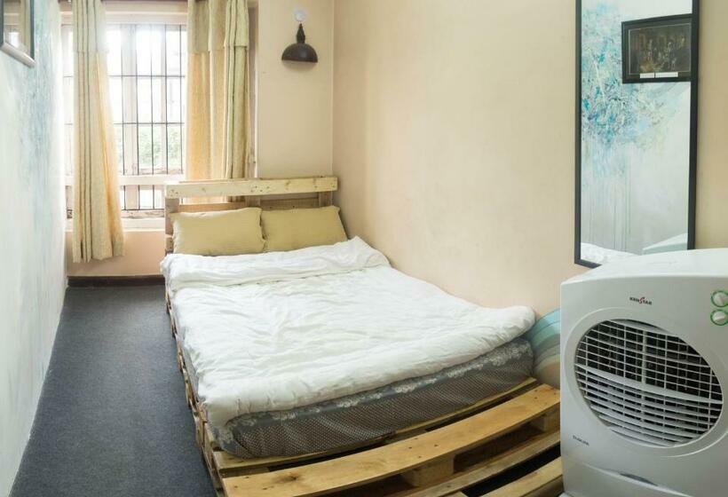 اتاق استاندارد, Wander Thirst