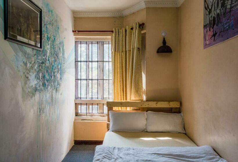 اتاق استاندارد, Wander Thirst