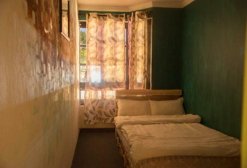 اتاق استاندارد, Wander Thirst