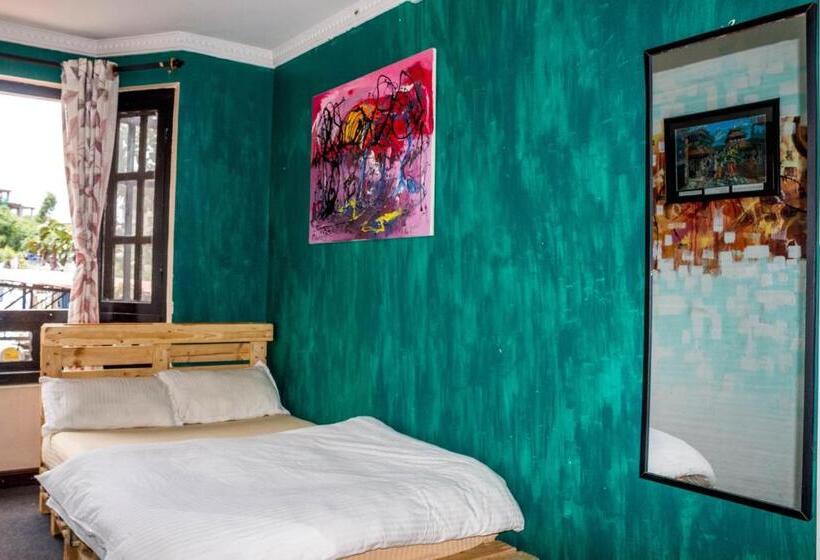 اتاق استاندارد, Wander Thirst