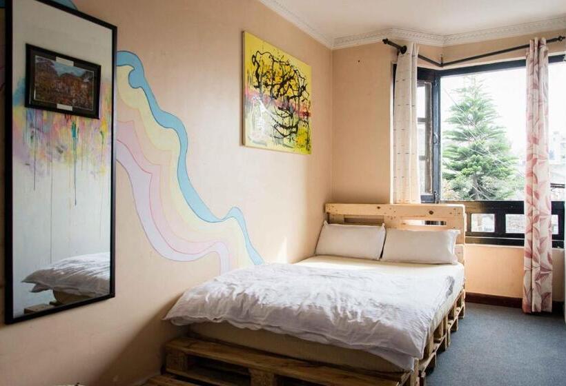 اتاق استاندارد, Wander Thirst