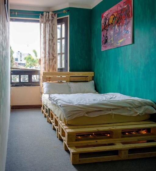 اتاق استاندارد, Wander Thirst