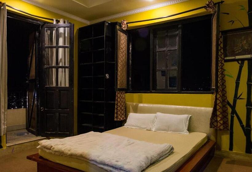 اتاق لوکس با بالکن, Wander Thirst