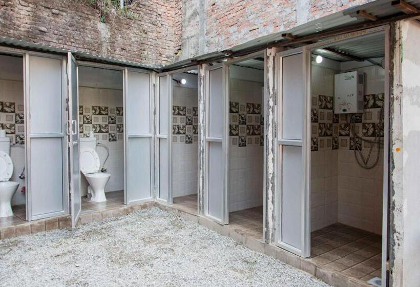 اتاق استاندارد, Wander Thirst