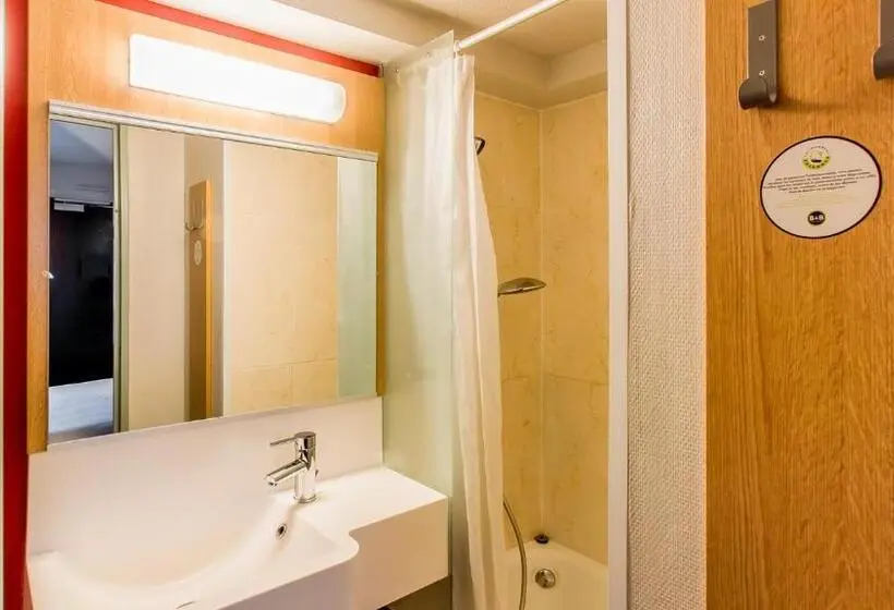 Standard Neljän Hengen Huone, B&b Hotel Agen