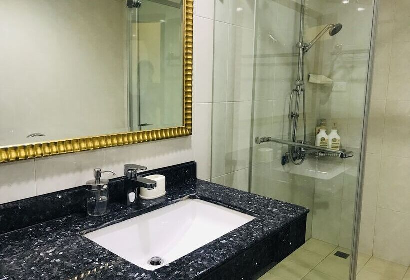 اتاق استاندارد, Feng Su