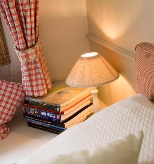 غرفة ديلوكس, The Old Manor House