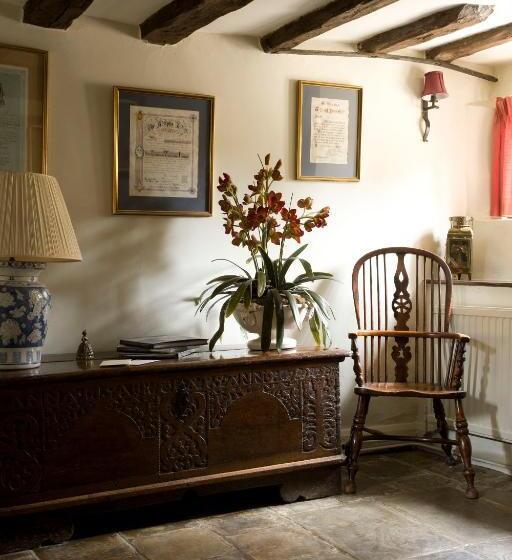 غرفة قياسية, The Old Manor House