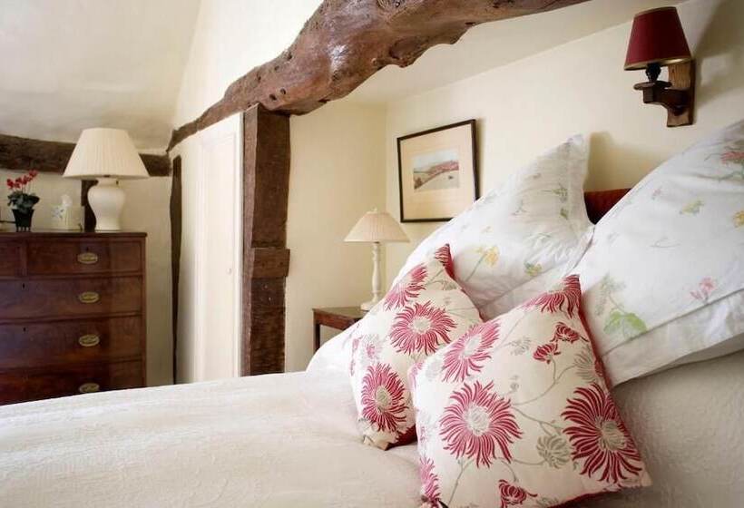 غرفة ديلوكس, The Old Manor House