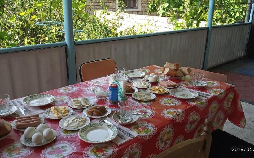 اتاق خانوادگی, Canal Hostel