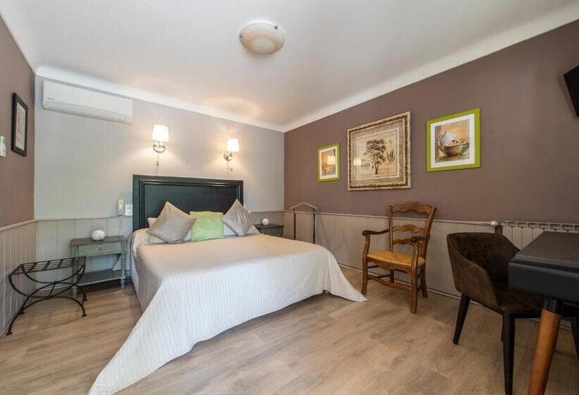 غرفة قياسية مزوَّدة بتراس, Les Florets