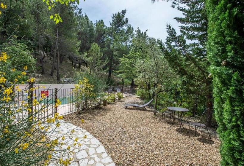 غرفة قياسية مزوَّدة بتراس, Les Florets