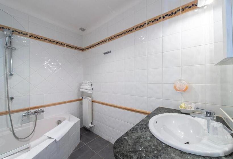 غرفة قياسية مزوَّدة بتراس, Les Florets