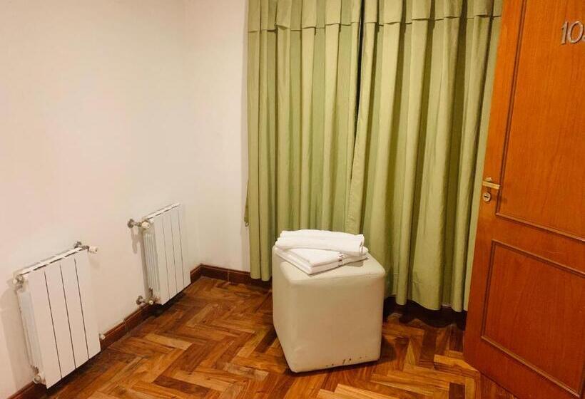 اتاق استاندارد سه نفره, Petit