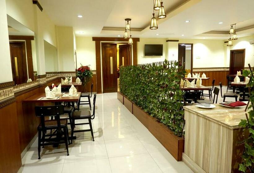 スーペリアールーム, Red Chilies