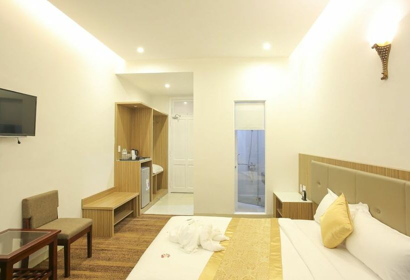 اتاق لوکس, Red Palace