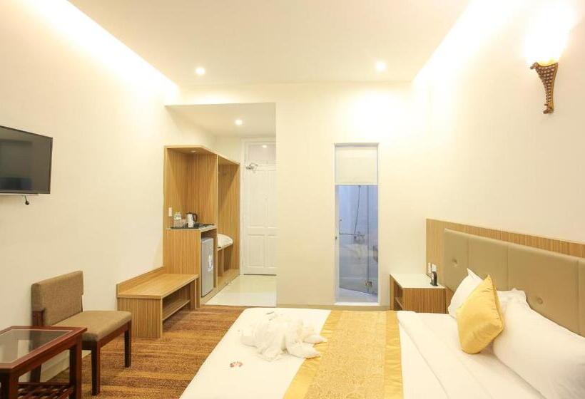 اتاق لوکس, Red Palace