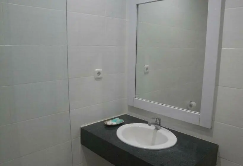 اتاق لوکس با چشم‌انداز دریا, Matahari Hotel Labuan Bajo