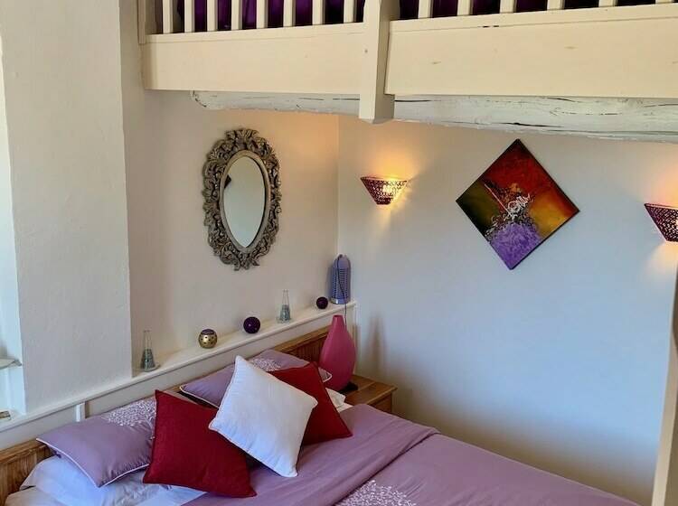 اتاق خانوادگی با چشم‌انداز کوه, Domaine De L Olibaou