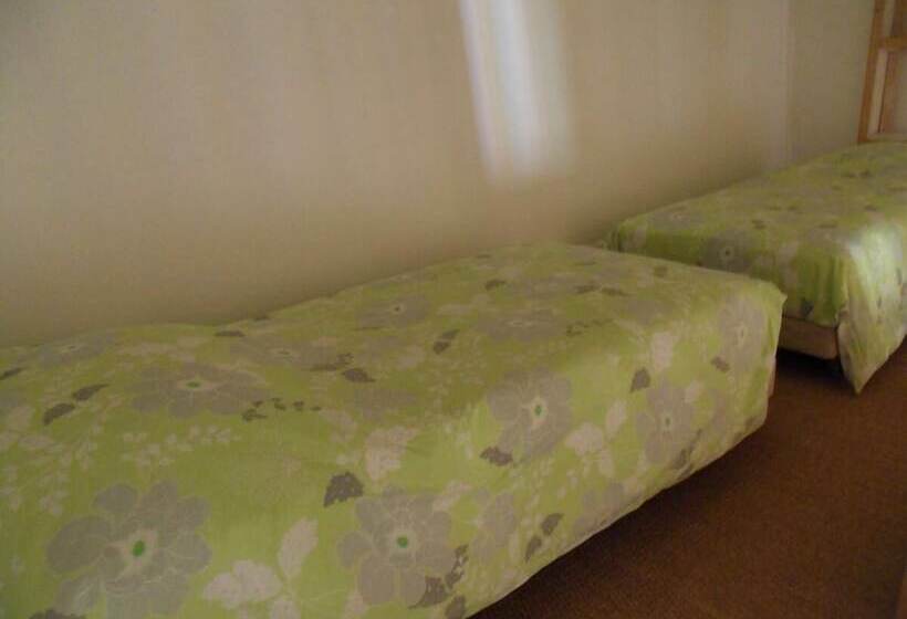 اتاق خانوادگی با چشم‌انداز کوه, Domaine De L Olibaou