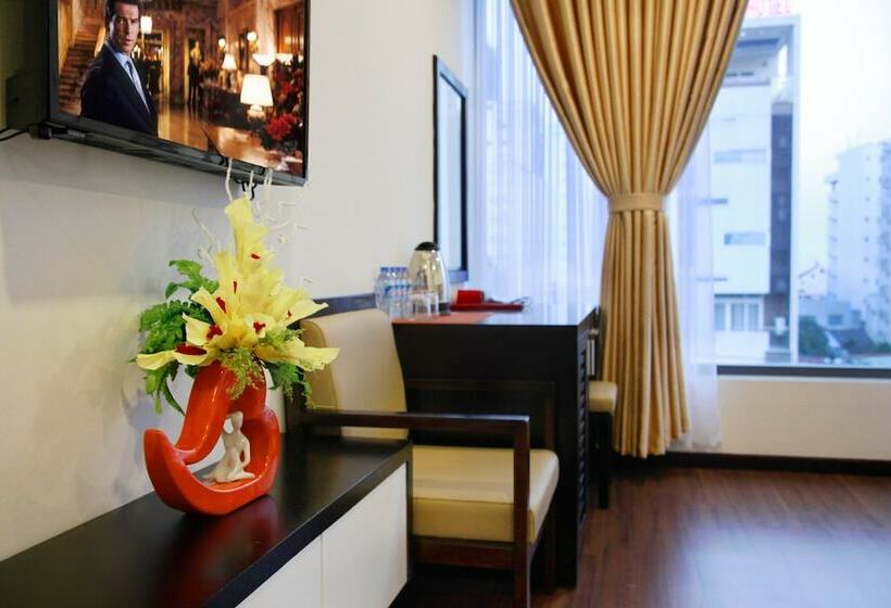 اتاق استاندارد سه نفره, May