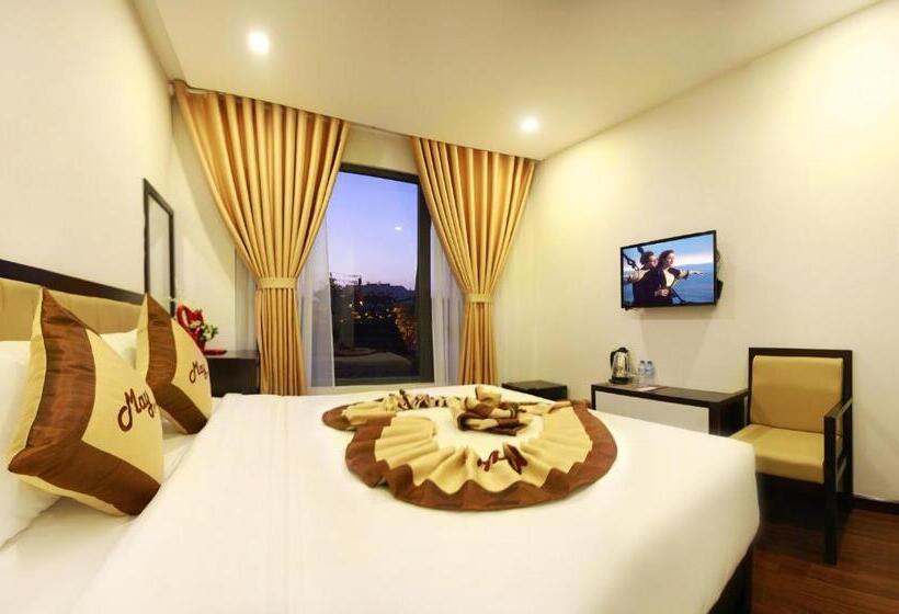 اتاق سوپریور, May