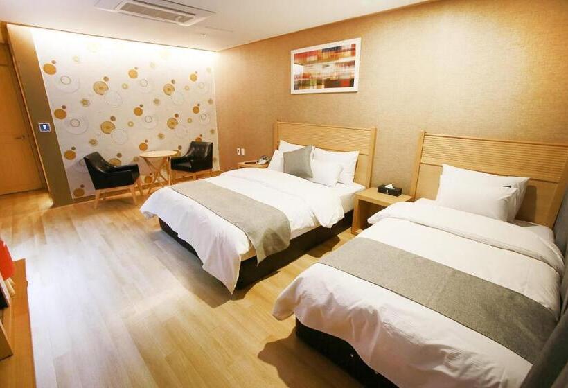 סוויטה משפחתית, Paju Golden Hill