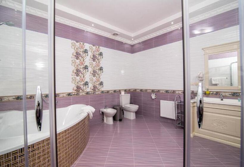 سوییت لوکس, Panskiy Dvir