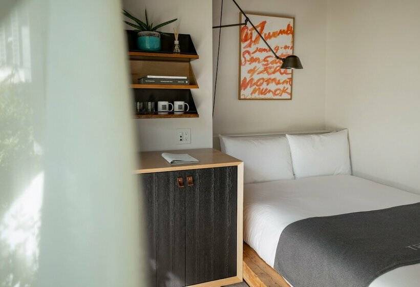 Standart Oda, Trunkcat Street