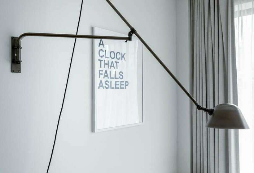 Standart Oda, Trunkcat Street