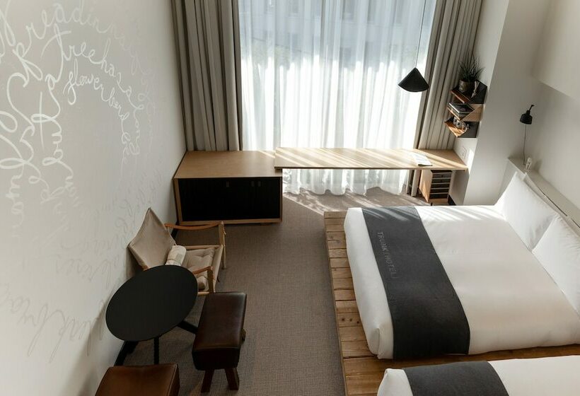 Standart Oda, Trunkcat Street