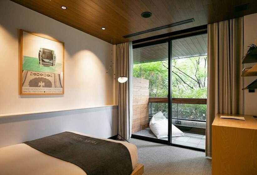 Balkonlu Standart Oda, Trunkcat Street