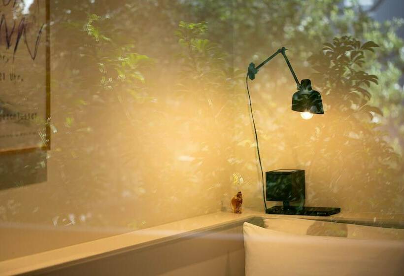 Balkonlu Standart Oda, Trunkcat Street