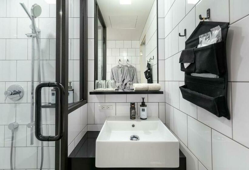 Standart Oda, Trunkcat Street