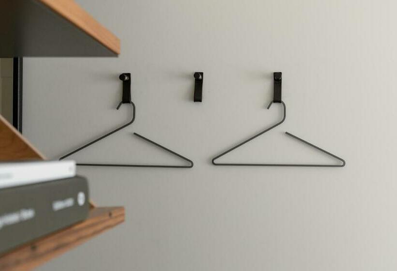 Standart Oda, Trunkcat Street