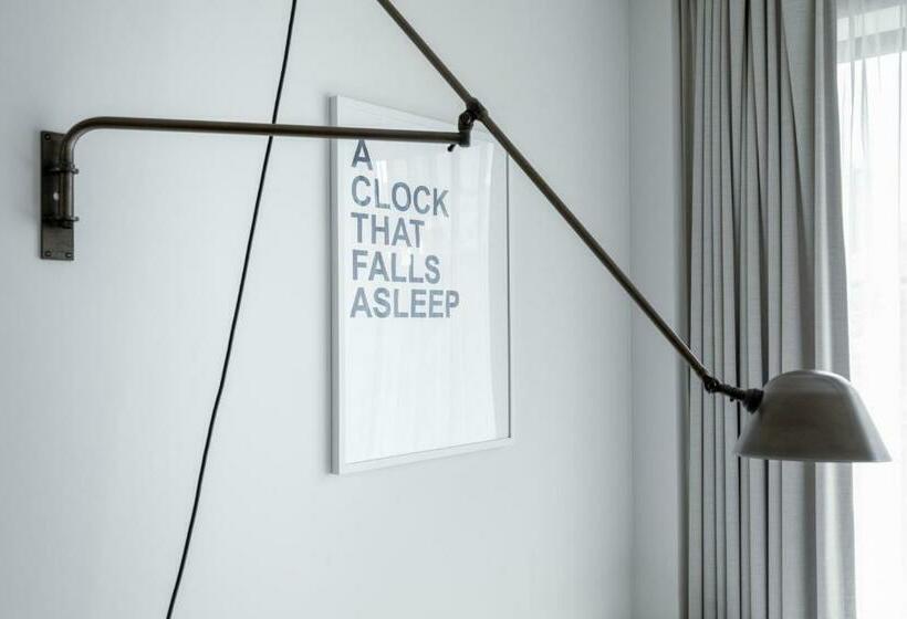 Standart Oda, Trunkcat Street