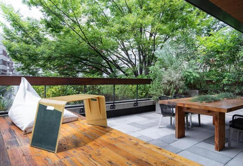 Balkonlu Junior Süit, Trunkcat Street