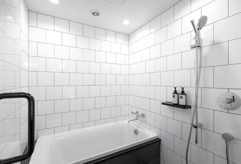 Suite with Terrace, Trunkcat Street