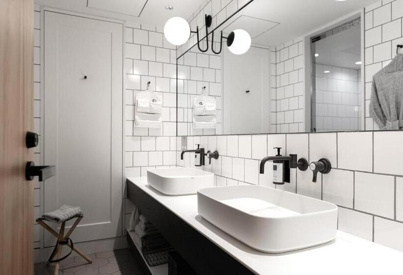 Suite with Terrace, Trunkcat Street