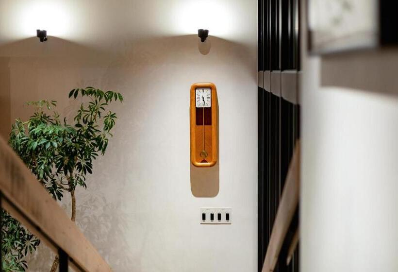 Suite with Terrace, Trunkcat Street