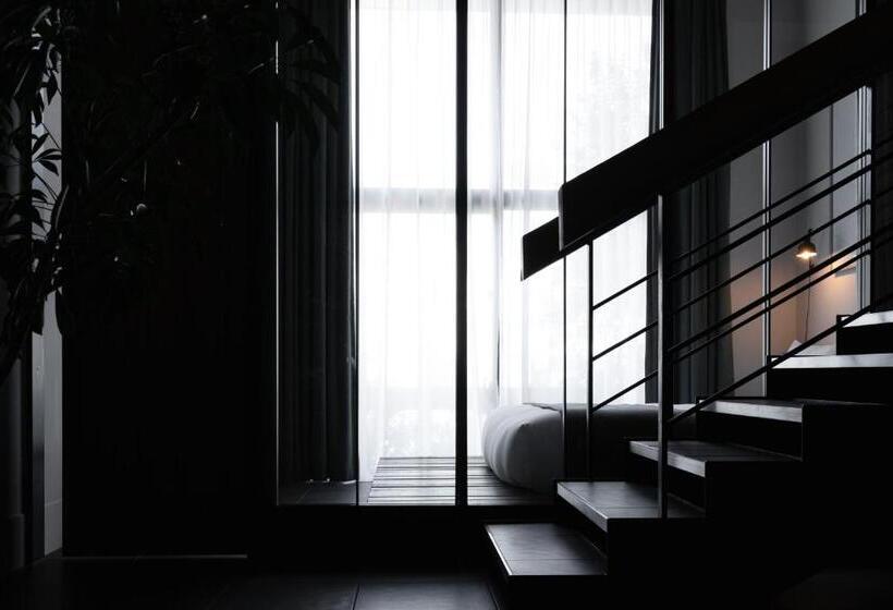 Suite with Terrace, Trunkcat Street