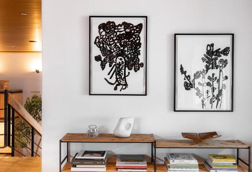 Suite with Terrace, Trunkcat Street