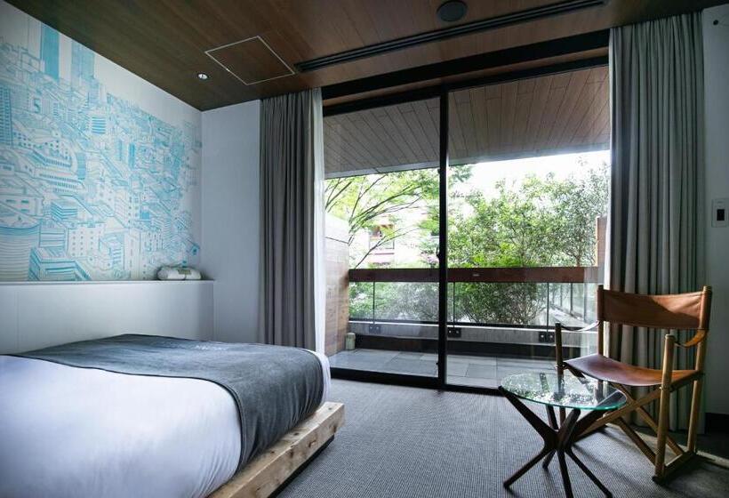 Balkonlu Delüks Oda, Trunkcat Street