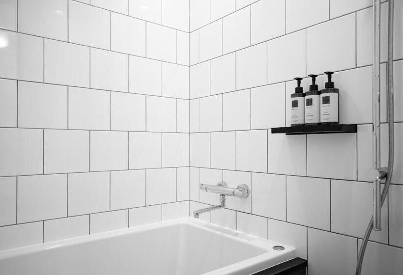 Standart Oda, Trunkcat Street